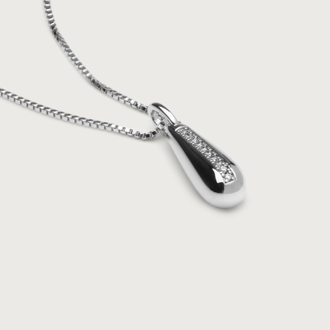 Noir necklace